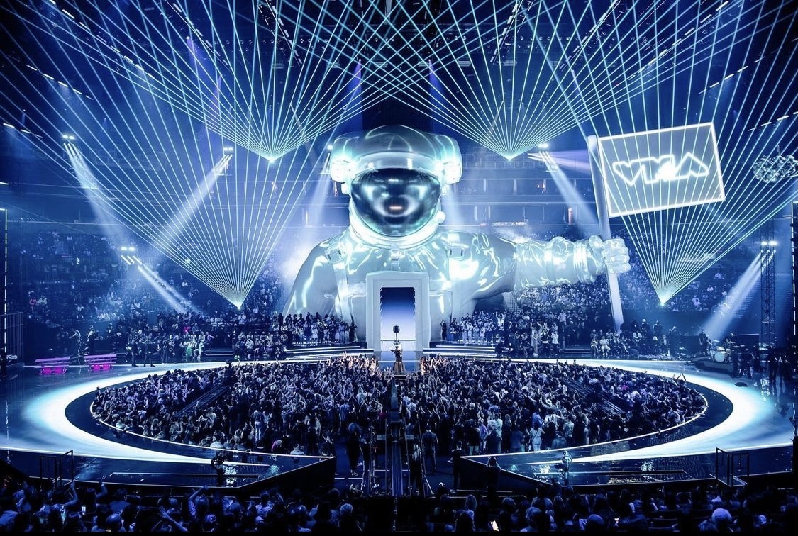 MTV VMA's lighting powered by ENTTEC LED light and control systems