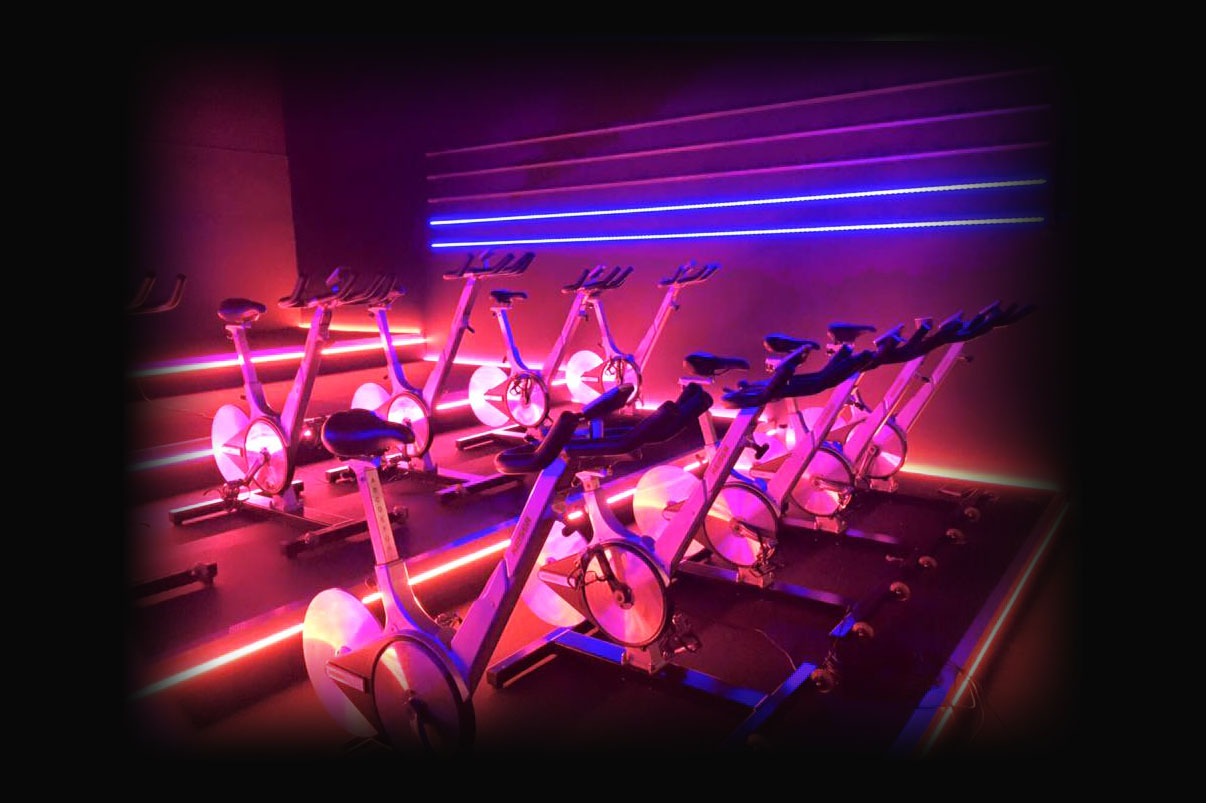 Geslaagd tactiek duurzame grondstof Immersive LED gym | ENTTEC : ENTTEC